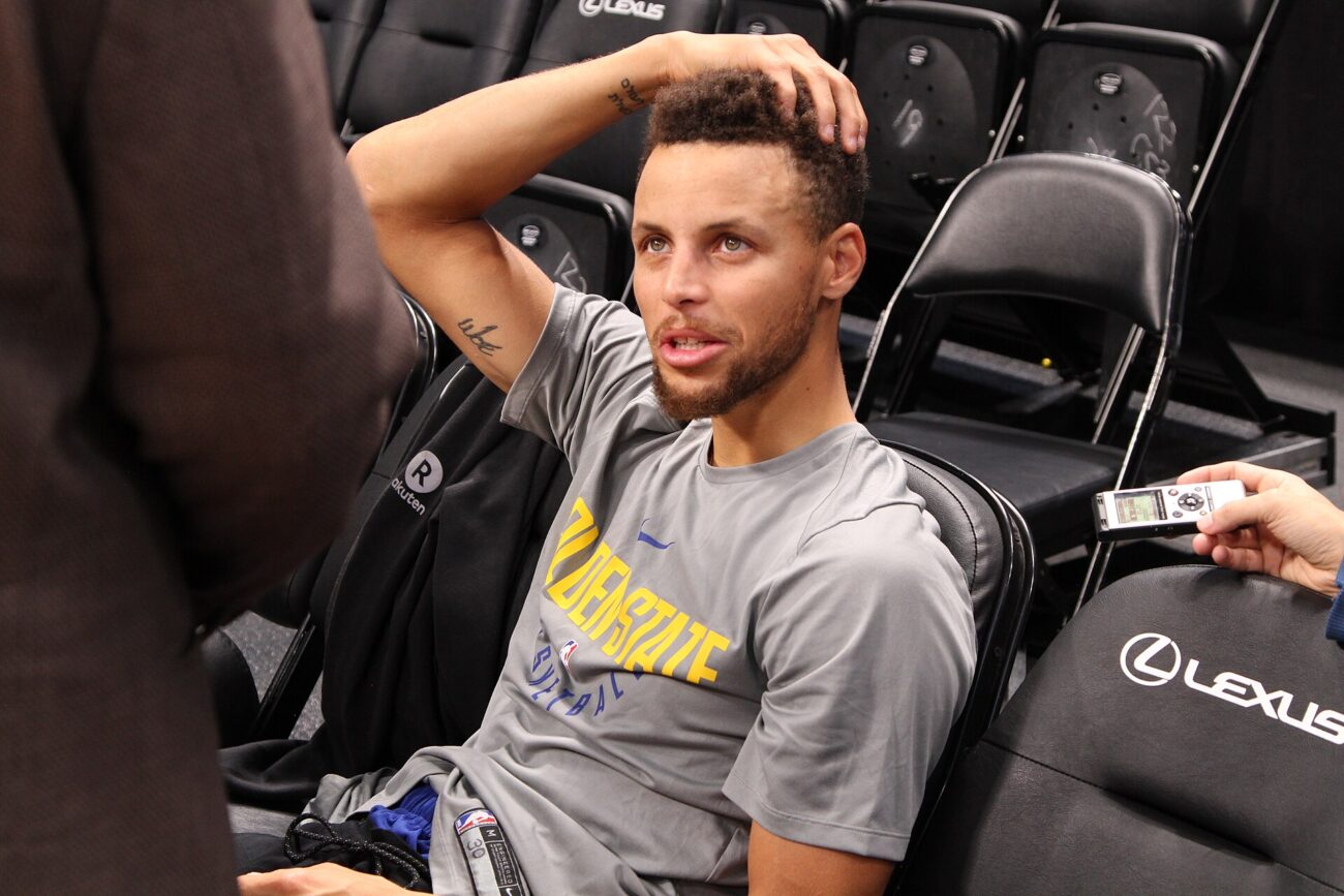 Stephen_Curry_Talks_to_Reporters